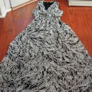 Maggy London Black and Gray Patterned Maxi Dress